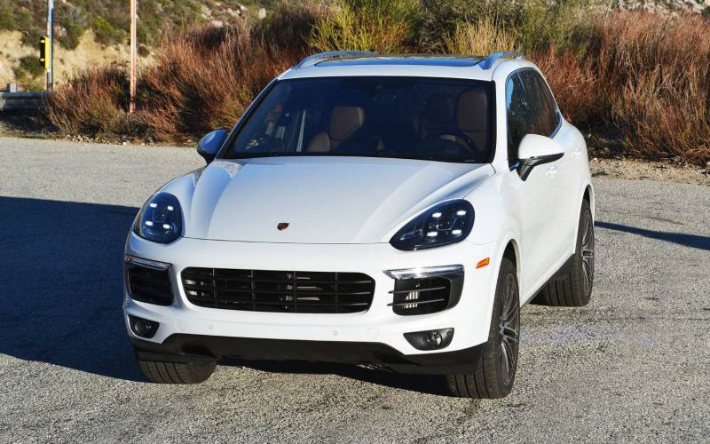 Comparison Jeep Compass 2015 vs Porsche Cayenne 2017 SUV Drive